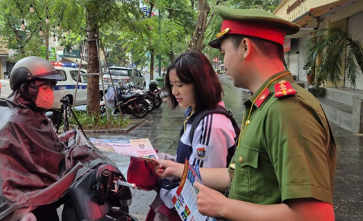 Học sinh đi xe máy nhiều nhưng hiểu biết pháp luật giao thông gần như bằng 0?